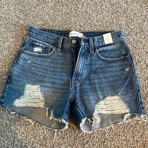 Abercrombie mid rise boyfriend shorts